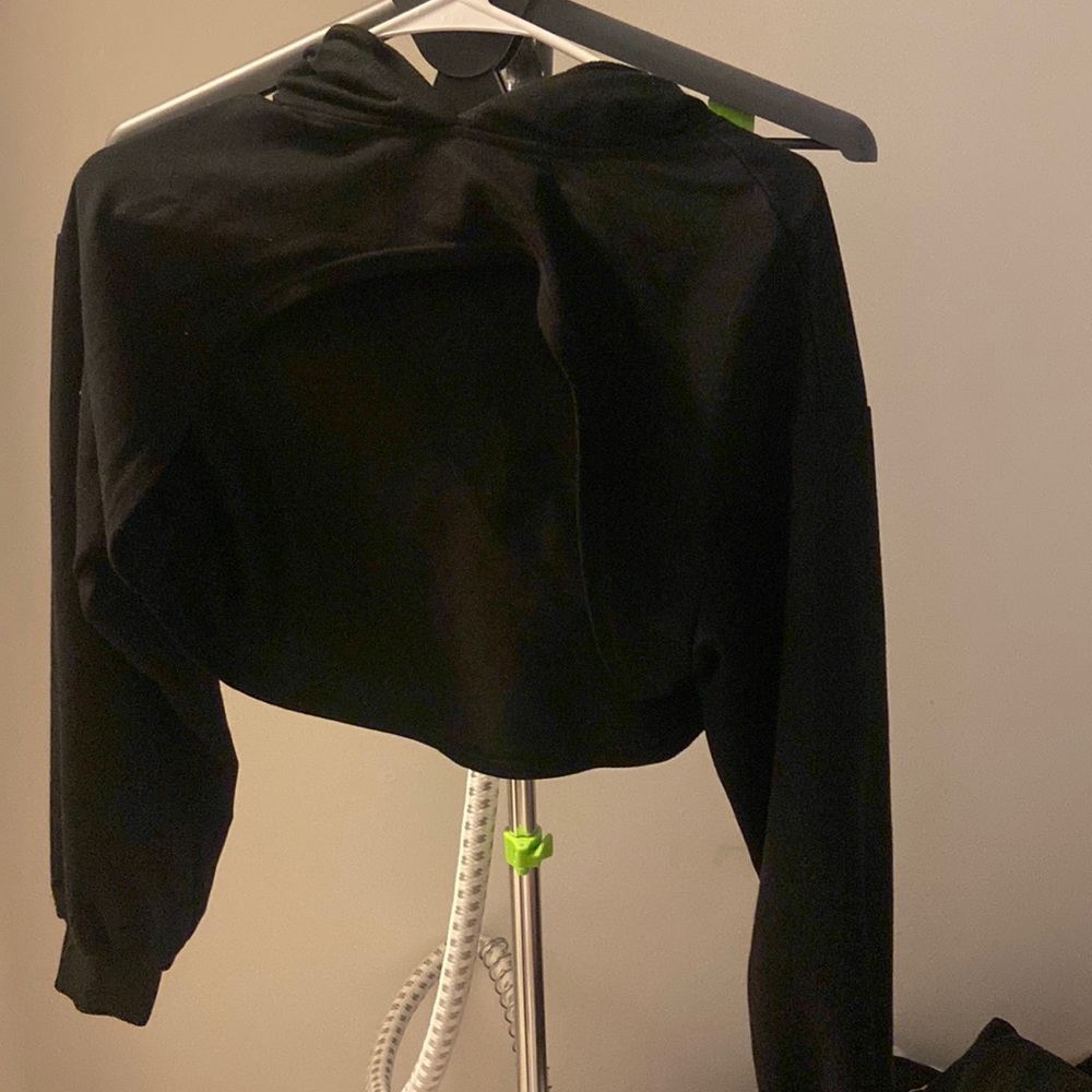 Black workout top